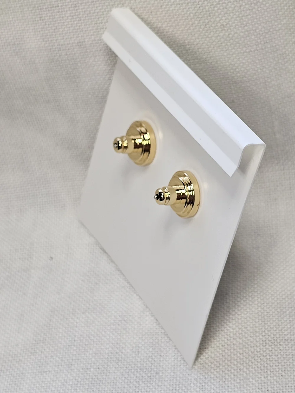 Tory Burch Winslow Drop Earrings Black and Gold New On Card